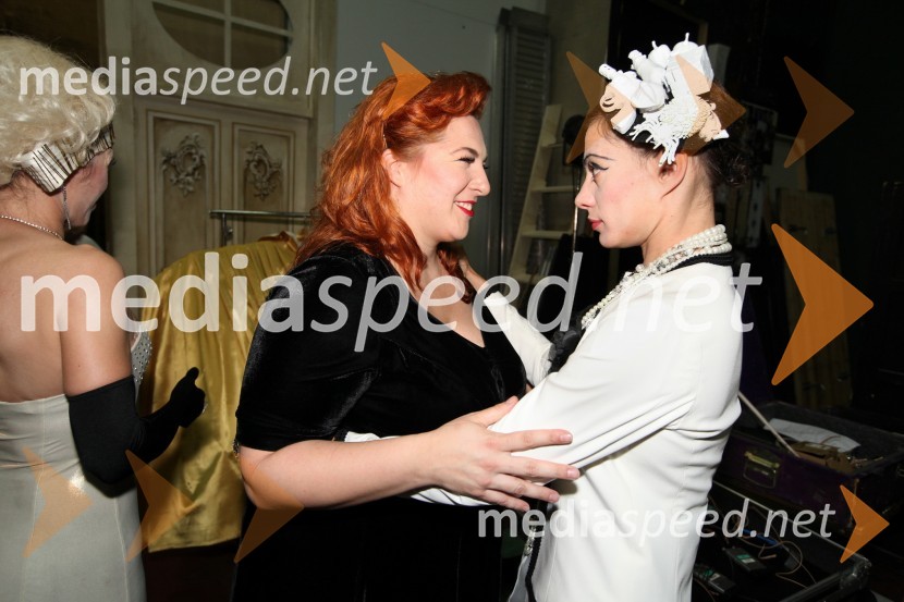 Ana Facchini, pevka in Medea Novak, igralkaMaribor 2012 – EPK in SNG Nova Gorica, modno-gledališko–glasbeni spektakel Krojači sveta