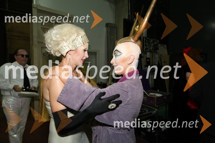 Helena Peršuh in Marjuta Slamič, igralkiMaribor 2012 – EPK in SNG Nova Gorica, modno-gledališko–glasbeni spektakel Krojači sveta