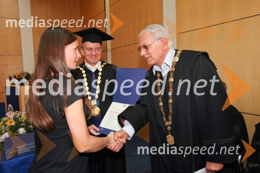 Dr. Brina Dojer, Fakulteta za kemijo in kemijsko tehnologijo UM, prof. dr. Danijel Rebolj, rektor Univerze v Mariboru in prof. dr. Miha Drofenik, Fakulteta za kemijo in kemijsko tehnologijo Univerze v Mariboru 	 
Univerza v Mariboru, promocija doktorjev znanosti