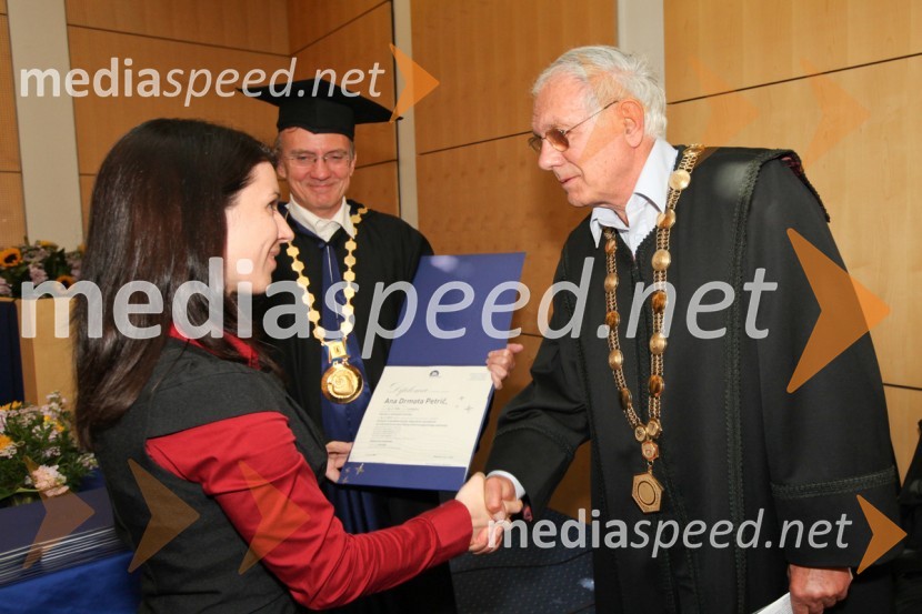 Dr. Ana Drmota Petrič, Fakulteta za kemijo in kemijsko tehnologijo UM, prof. dr. Danijel Rebolj, rektor Univerze v Mariboru in prof. dr. Miha Drofenik, Fakulteta za kemijo in kemijsko tehnologijo Univerze v MariboruUniverza v Mariboru, promocija doktorjev znanosti