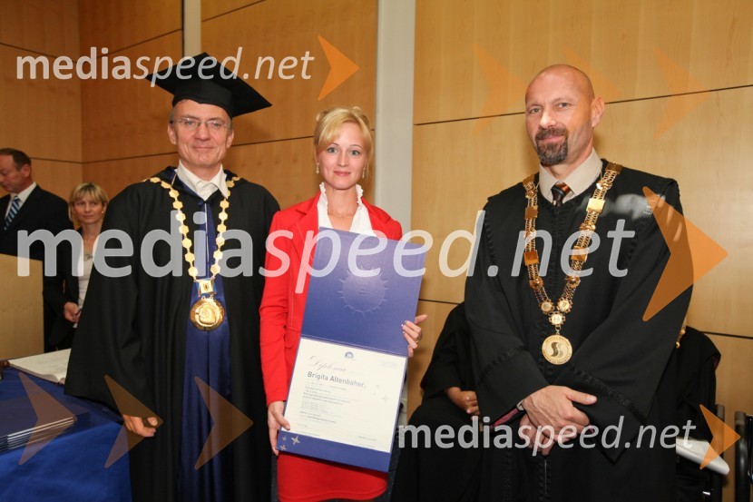 Prof. dr. Danijel Rebolj, rektor Univerze v Mariboru, dr. Brigita Altenbaher, Fakulteta za strojništvo UM in prof. dr. Niko Samec, dekan Fakultete za strojništvo Univerze v MariboruUniverza v Mariboru, promocija doktorjev znanosti