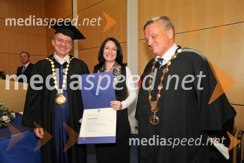 Prof. dr. Danijel Rebolj, rektor Univerze v Mariboru, dr. Tanja Botić, Medicinska fakulteta UM in prof. dr. Ivan Krajnc, dekan Medicinske fakultete UMUniverza v Mariboru, promocija doktorjev znanosti