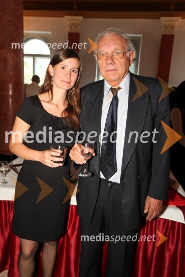 Dr. Brina Dojer, Fakulteta za kemijo in kemijsko tehnologijo UM in prof. dr. Miha Drofenik, Fakulteta za kemijo in kemijsko tehnologijo Univerze v MariboruUniverza v Mariboru, promocija doktorjev znanosti