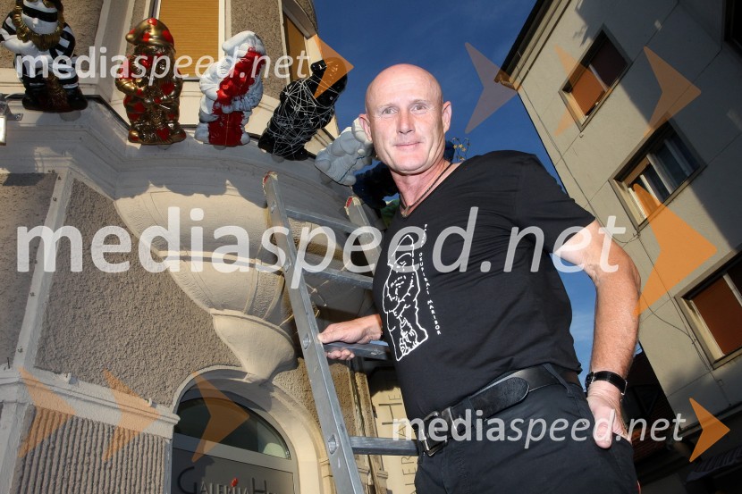Emil Šarkanj, lastnik galerije HestVrtni palčki okupirali Maribor, galerija Hest