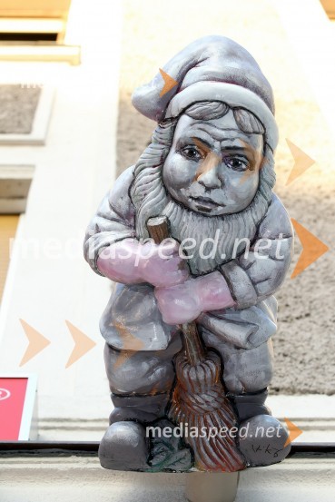 Vrtni palčekVrtni palčki okupirali Maribor, galerija Hest