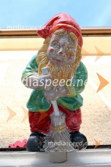 Vrtni palčekVrtni palčki okupirali Maribor, galerija Hest