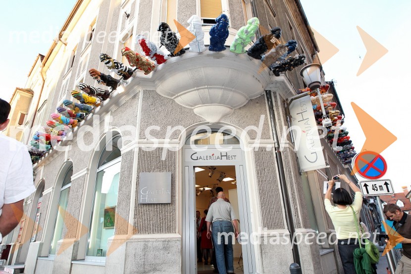 Vrtni palčki okupirali Maribor, galerija Hest