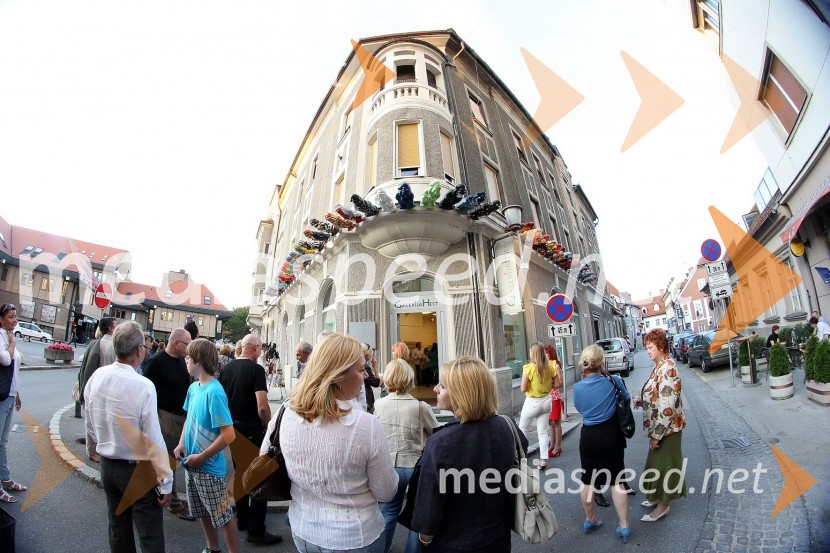 Vrtni palčki okupirali Maribor, galerija Hest