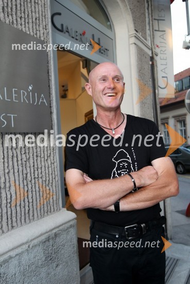 Emil Šarkanj, lastnik galerije HestVrtni palčki okupirali Maribor, galerija Hest