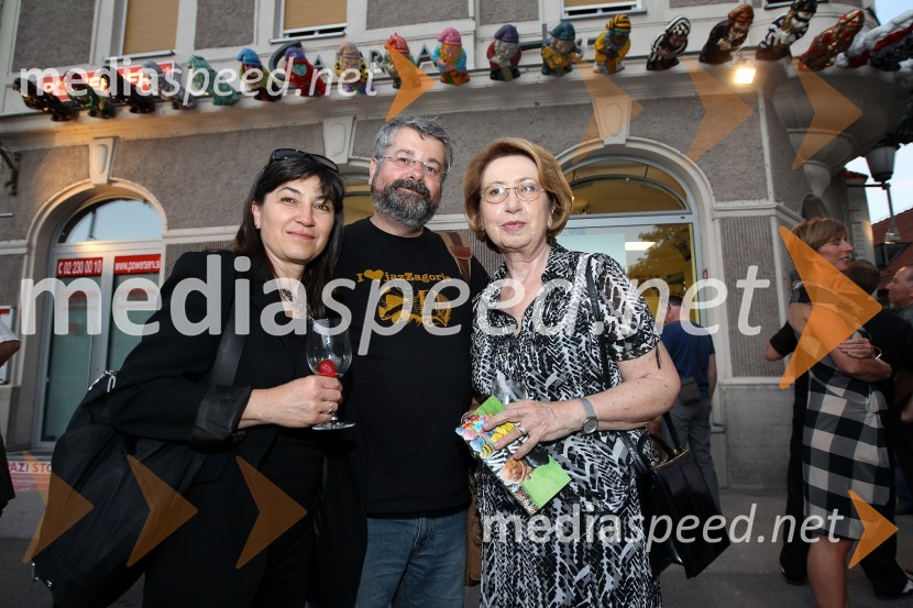 Metka Kavčič, kiparka, Branimir Ritonja, fotograf in ...Vrtni palčki okupirali Maribor, galerija Hest