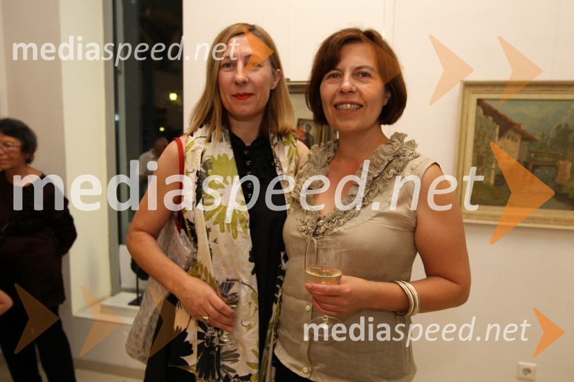 Andreja Japelj, scenografinja in Bojana Šarkanj, lastnica galerije HestVrtni palčki okupirali Maribor, galerija Hest