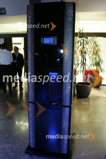 Gorenje - Swarowski hladilnikNaomi Campbell v Sloveniji na zabavi Diners Black Card