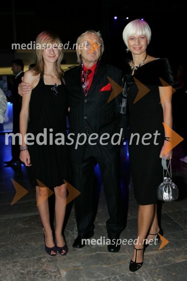 Barbra Drnač, plesna novinarka in urednica oddaje Parada plesa s hčerko in Tone Fornezzi TofNaomi Campbell v Sloveniji na zabavi Diners Black Card