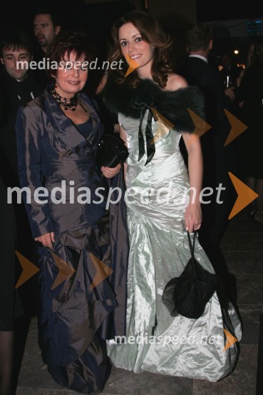 Zdenka Kahne, lastnica in direktorica kozmetike Kahne s hčerko NinoNaomi Campbell v Sloveniji na zabavi Diners Black Card