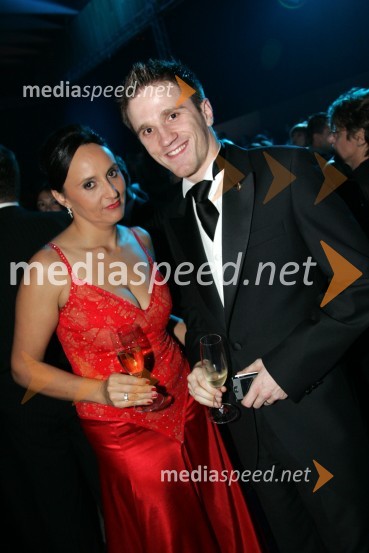 Benka Pulko, svetovna popotnica in Slovenka leta 2003 s spremljevalcemNaomi Campbell v Sloveniji na zabavi Diners Black Card