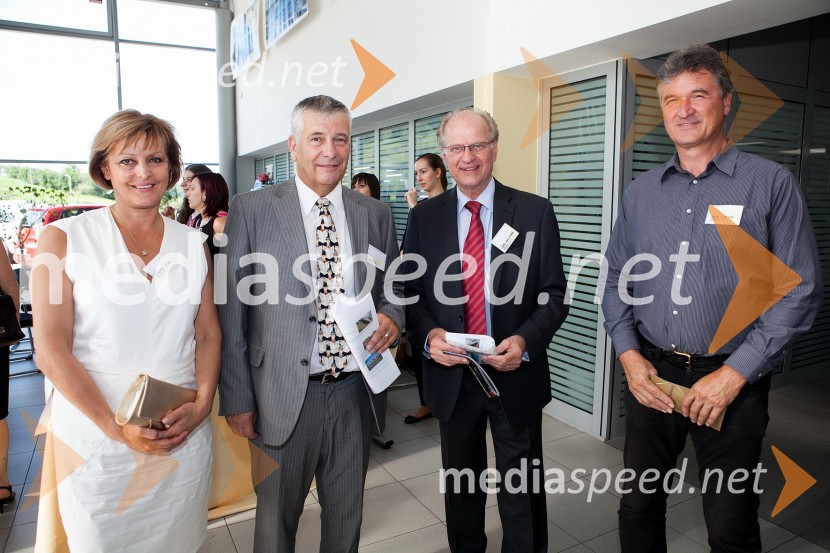 Nives Cesar, Ars Cesar, Franc Matjaž-Tičo Zupančič, predsednik Organizacijskega odbora Terra Parzival, Karl-Erik Norrman, generalni sekretar Evropskega kulturnega parlamenta ter Zvone Es, MBI d.o.o.Terra Parzival se prebuja