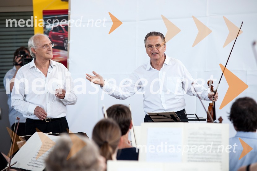 Franc Avsenek, dirigent Camerata Labacensis ter Miha Pogačnik, violinist in Kulturni ambasador Republike SlovenijeTerra Parzival se prebuja