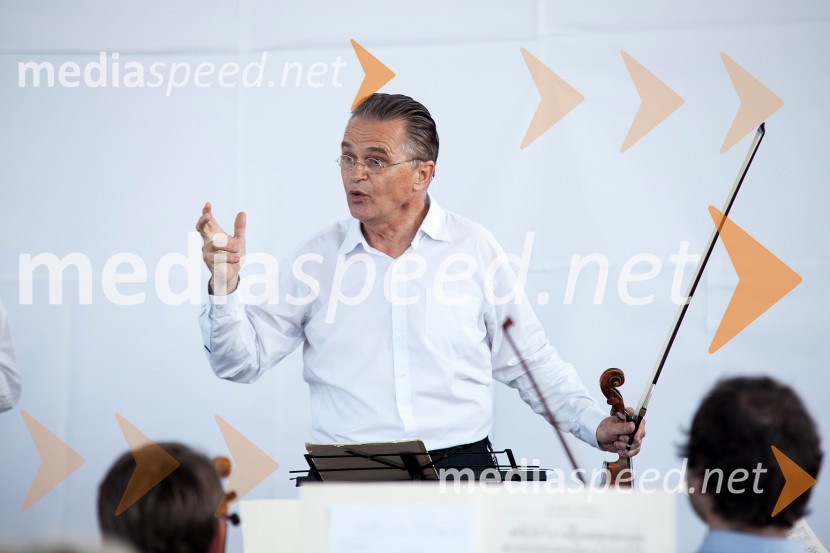 Miha Pogačnik, violinist in Kulturni ambasador Republike SlovenijeTerra Parzival se prebuja