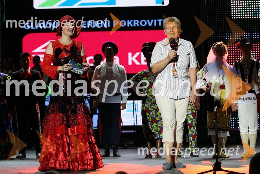	Irena Polak Fištravec in Marjutka Hafner, generalna sekretarka Slovenske nacionalne komisije za Unesco20. Festival Lent 2012, otvoritev 24. folklornega festivala Folkart