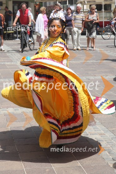 Folkloristka skupine Estampas de Mexico20. Festival Lent, festivalsko dogajanje