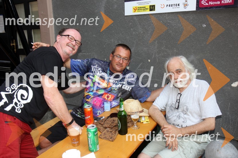 Tomaž Domicelj, glasbenik, Smiljan Kreže, organizator dogodkov in Miran Mišo Hochstätter, fotograf20. Festival Lent, zaključek 24. folklornega festivala Folkart