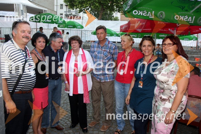 ..., ..., ..., Barbara Weiler, poslanka EU, Borut Pahor, predsednik SD, ..., ... in Marjana Kreitner, predsednica LDS Maribor20. Festival Lent, zaključek 24. folklornega festivala Folkart