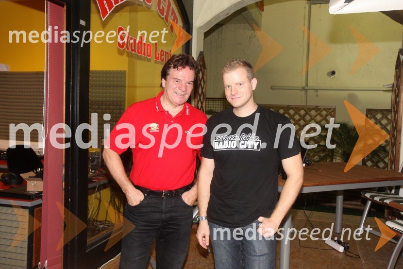 Mišo Hölbl, lastnik in direktor Radia City in sin Aljaž Hölbl, urednik spletnih vsebin na Radiu City20. Festival Lent, zaključek 24. folklornega festivala Folkart