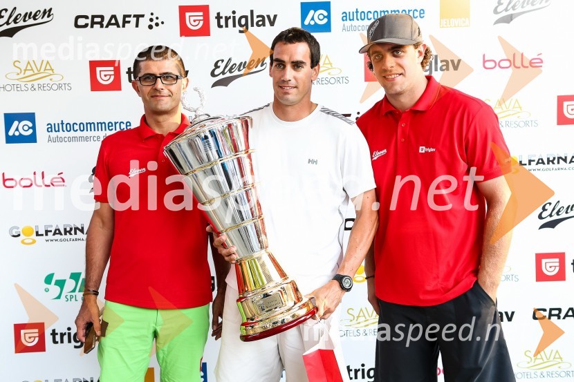 Matjaž Rakovec, predsednik uprave Zavarovalnice Triglav, Miha Studen in Anže Kopitar, hokejist2. dobrodelni golf turnir Anžeta Kopitarja