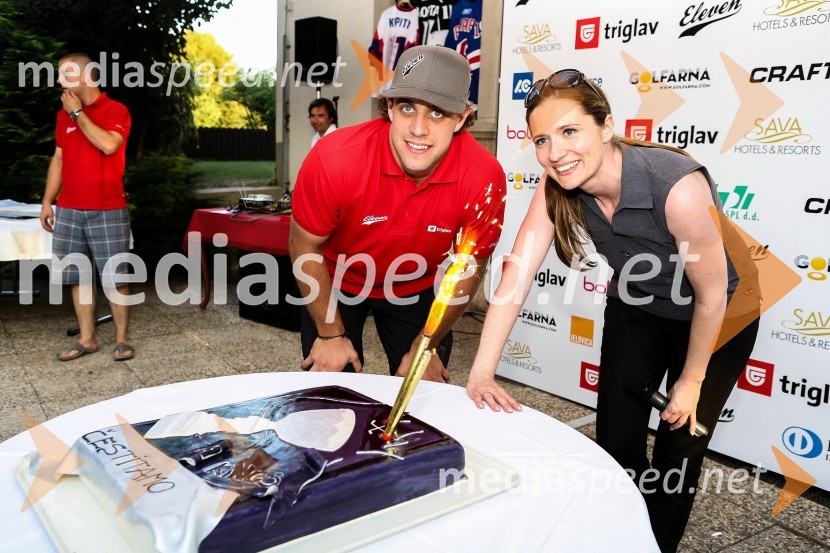 Anže Kopitar, hokejist in Renata Balažic, članica uprave pri družbi Sava Turizem, d.d.2. dobrodelni golf turnir Anžeta Kopitarja