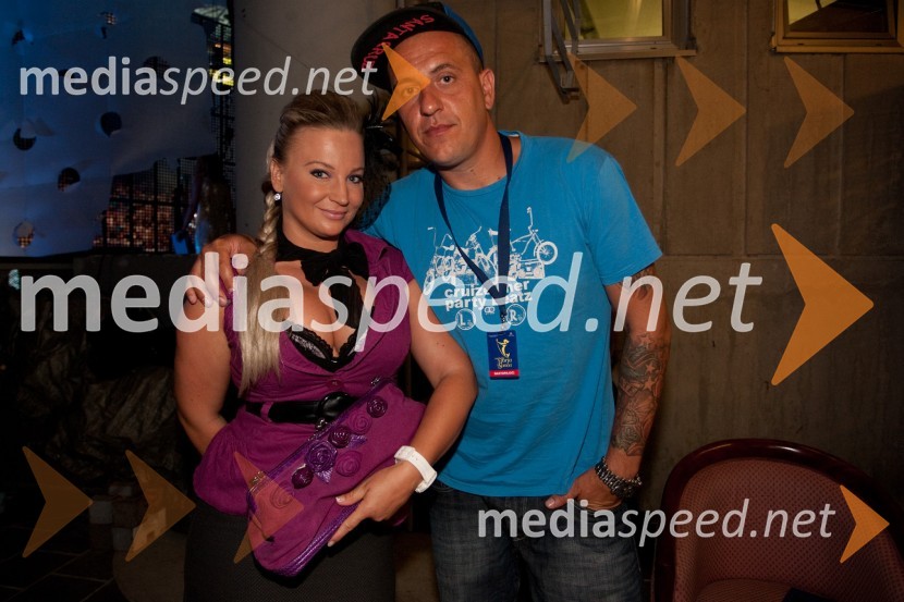 	Nika Marolt, organizatorka zabavnega programa v igralniško-zabaviščnem centru Mond, 6pack Čukur, raper32. Festival Melodije morja in sonca