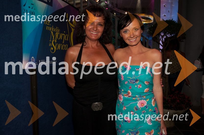 Miša Čermak, avtorica glasbe in Petra Polak, pevka skupine Jazz Station32. Festival Melodije morja in sonca