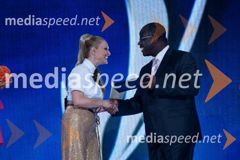 Nuša Derenda, pevka in dr. Peter Bossman, župan občine Piran32. Festival Melodije morja in sonca