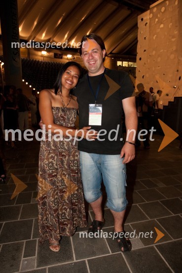 	Phayao Nunmalang Sterže in soprog Matjaž Sterže, glasbenik32. Festival Melodije morja in sonca