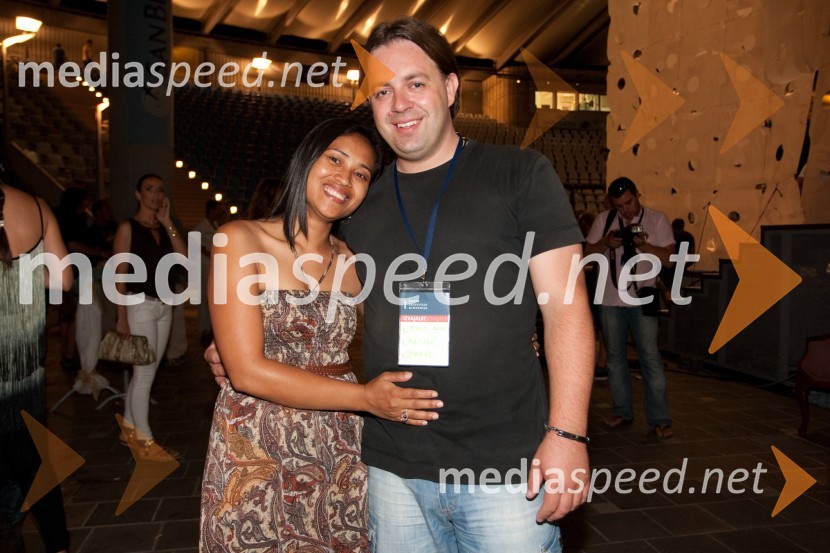 Phayao Nunmalang Sterže in soprog Matjaž Sterže, glasbenik32. Festival Melodije morja in sonca