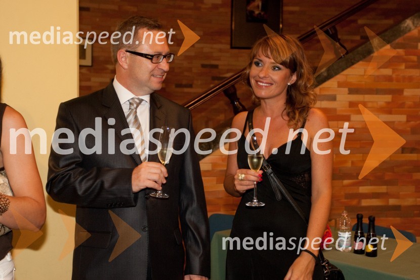 Marko Filli, generalni direktor RTV Slovenija in Katja Pišot, voditeljica32. Festival Melodije morja in sonca