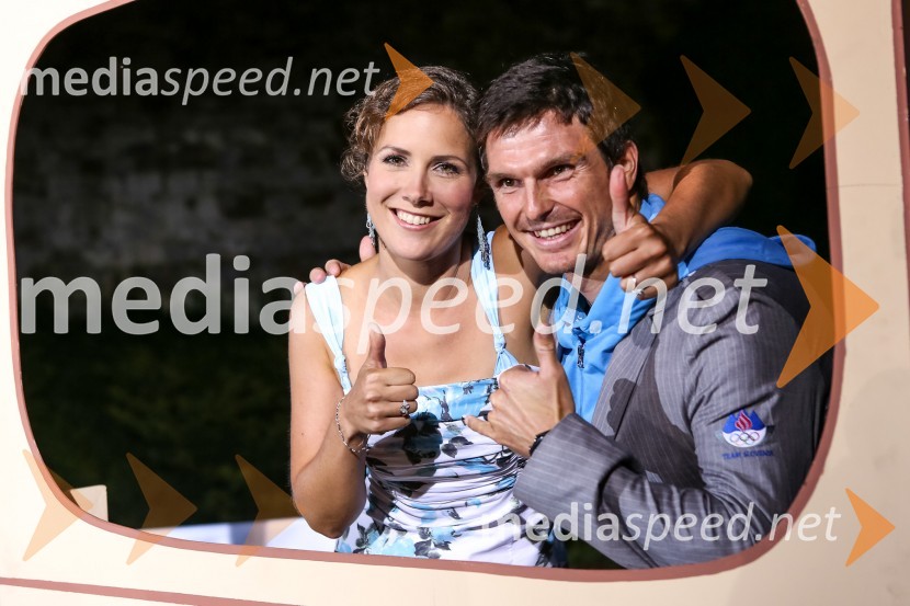 Sara Oblak, novinarka in voditeljica, Peter Kauzer, kajakašPredstavitev slovenske olimpijske reprezentance