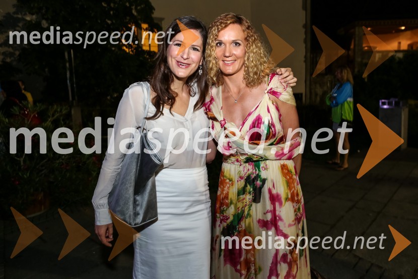 Manca Izmajlova, pevka, Petra Majdič, nekdanja smučarska tekačicaPredstavitev slovenske olimpijske reprezentance