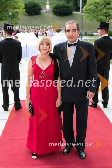 Prim.doc.dr. Marjan Koršič, predstojnik Kliničnega oddelka za nevrokirurgijo UKC LJ ter predsednik Rotary Cluba Ljubljana Emona ter soprogaAnin ples 2012