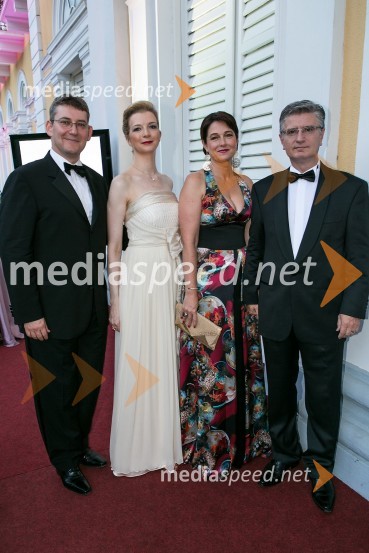 Žiga Debeljak in soproga Metoda ter Franjo Bobinac, predsednik uprave Gorenje d.d. in soproga PolonaAnin ples 2012