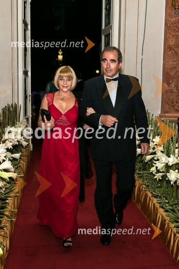 	Prim.doc.dr. Marjan Koršič, predstojnik Kliničnega oddelka za nevrokirurgijo UKC LJ ter predsednik Rotary Cluba Ljubljana Emona ter soprogaAnin ples 2012