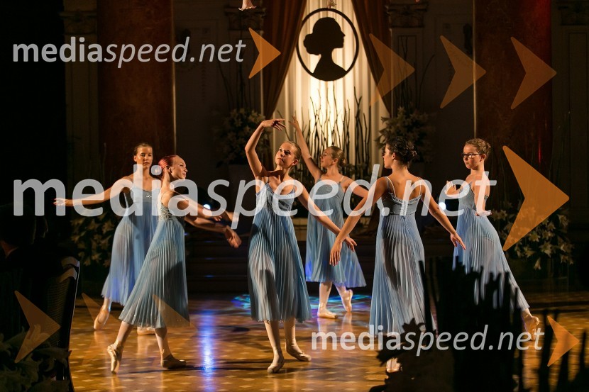 Baletne plesalke baletne šole HarlekinAnin ples 2012