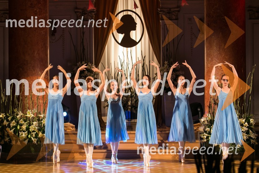 Baletne plesalke baletne šole HarlekinAnin ples 2012