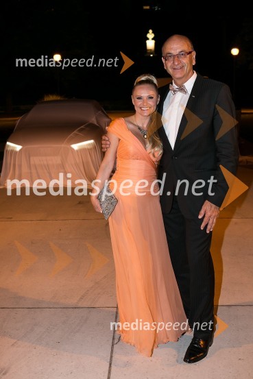 Nuša Derenda, pevka in Heinz Slesak, generalni direktor Porsche Slovenija d.o.o.Anin ples 2012