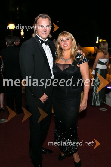 Irena Dobravc Tatalovič, odvetnica in Stane Gaberc, direktor slovenske podružnice Zveze bankAnin ples 2012