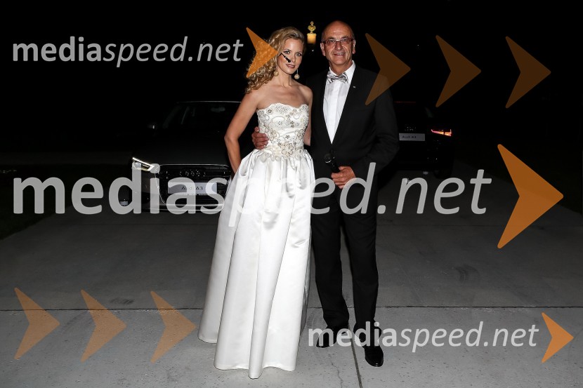 Helena Pirc, povezovalka prireditve in Heinz Slesak, generalni direktor Porsche Slovenija d.o.o.Anin ples 2012