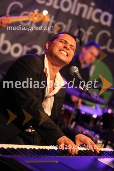 Uroš Perić – Perry, glasbenikMaribor 2012 – EPK, Uroš Perić z gosti, koncert