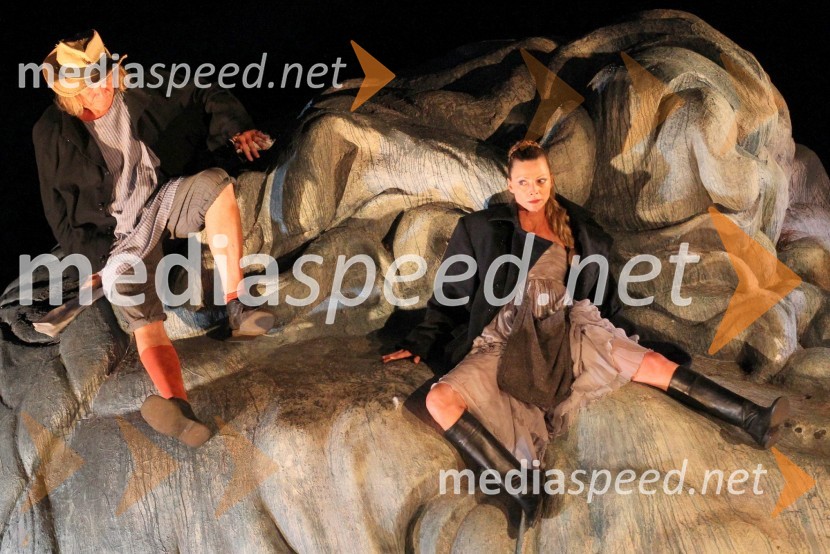 Prizor iz predstave OdisejOdisej, premiera mednarodne gledališke koprodukcije na Brionih