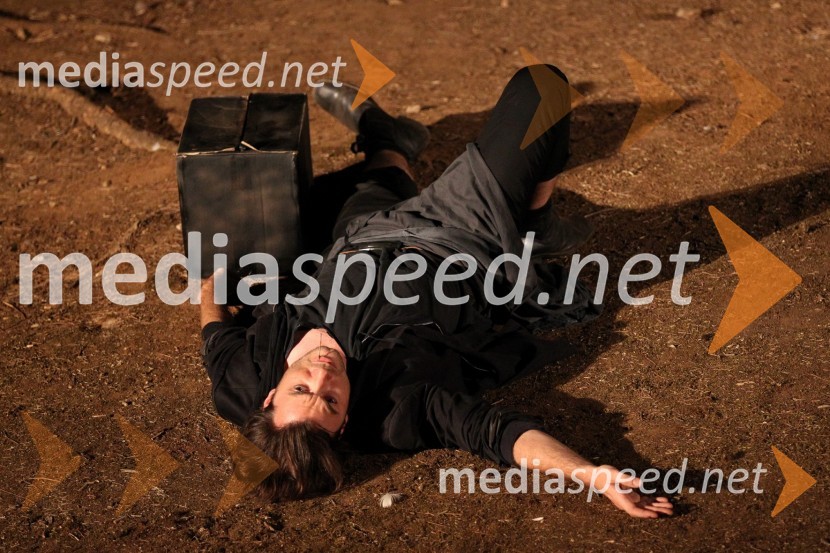 Prizor iz predstave OdisejOdisej, premiera mednarodne gledališke koprodukcije na Brionih