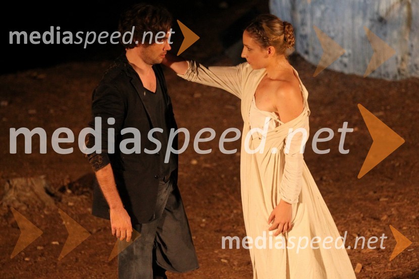 Prizor iz predstave OdisejOdisej, premiera mednarodne gledališke koprodukcije na Brionih