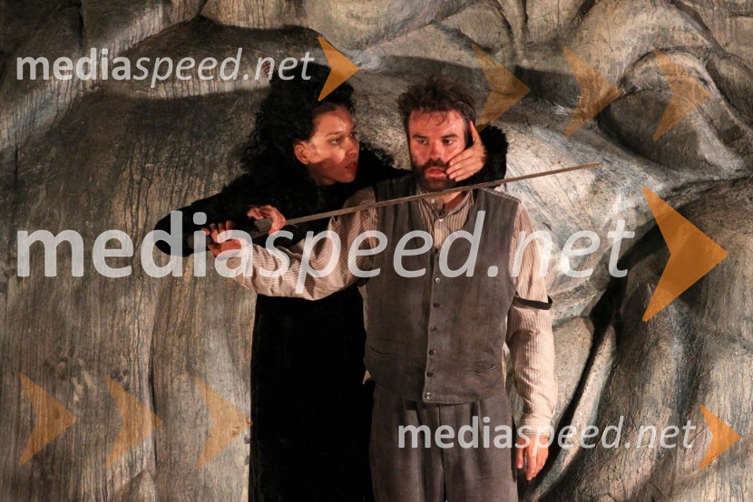 Prizor iz predstave OdisejOdisej, premiera mednarodne gledališke koprodukcije na Brionih